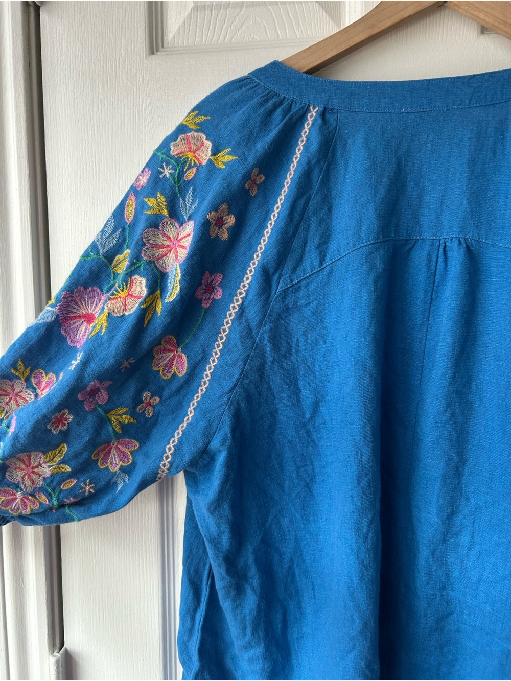 Umgee blouse with embroidered florals on sleeves L GUC - Picture 10 of 11